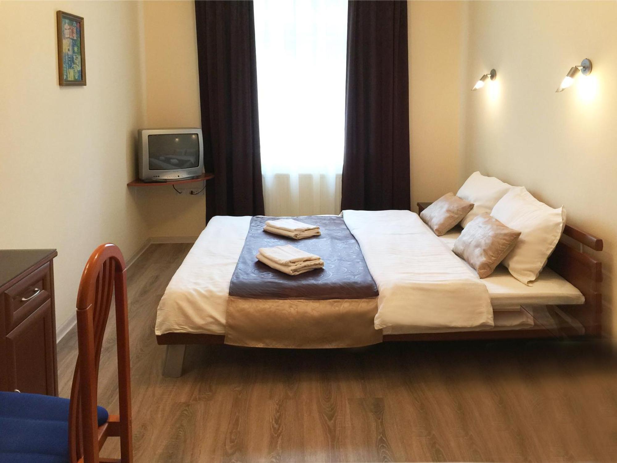 Eney Budget Three-Room Apartment Leópolis Exterior foto